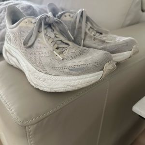 Hoka Clifton’s 7 in white